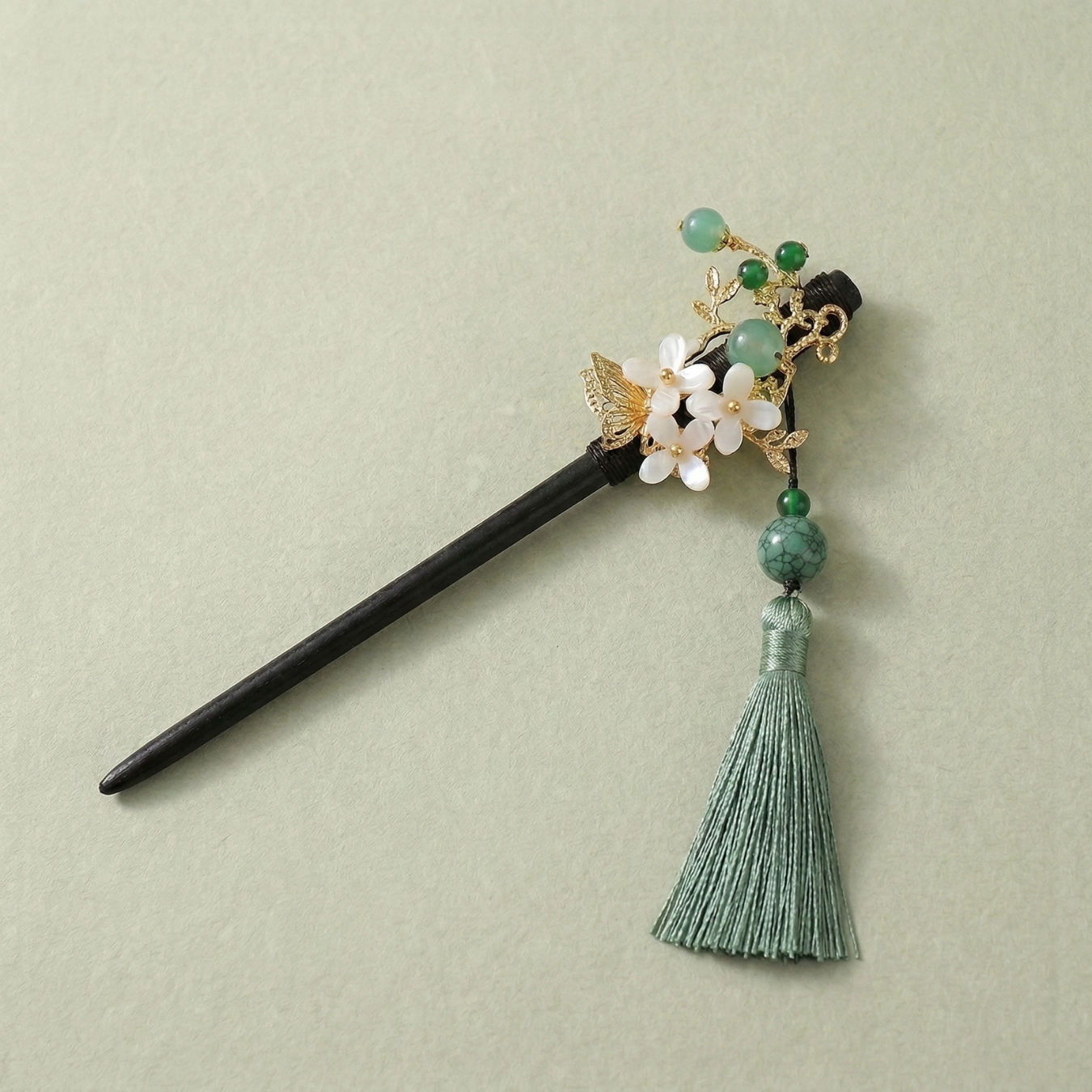 Elegant Wooden Kanzashi Hair Stick - Vintage Floral &amp; Dangling Bead Design