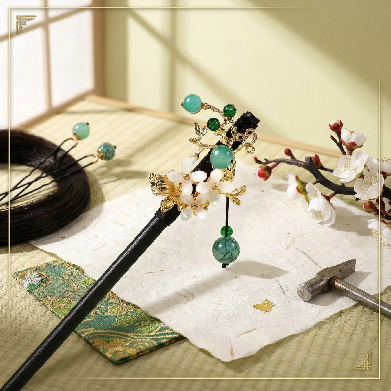 Elegant Wooden Kanzashi Hair Stick - Vintage Floral &amp; Dangling Bead Design